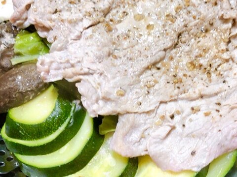 簡単すぎる夏バテ防止メニュー♪豚しゃぶ肉と蒸し野菜